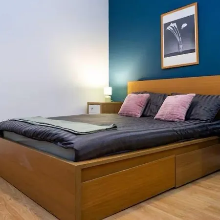 - Comfortable 2-bedroom With Heights Views מנצ'סטר