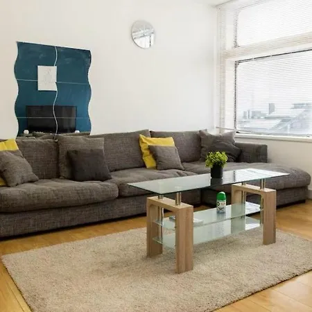 Apartment - Comfortable 2-bedroom With Heights Views
