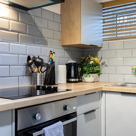 Stylish 2-bed Flat Steps From Tram Stop Апартаменты Манчестер