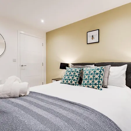 Spacious Modern 2 Bedroom Old Trafford & Free Parking マンチェスター