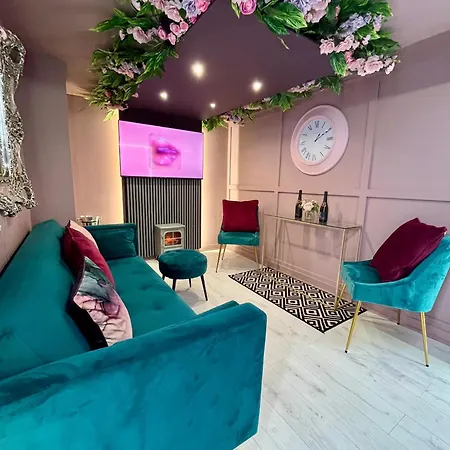 Apartmán Manchester's Only Themed Slumber Party For 8 With Makeup