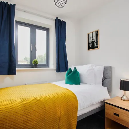 5-bed House - Perfect For Groups & Families Vakantiehuis Manchester