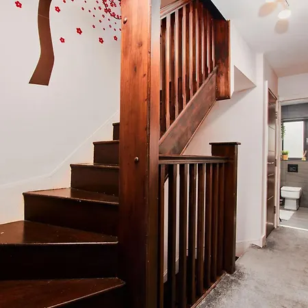 Lovely 3br House - Free Parking - Long Welcome!