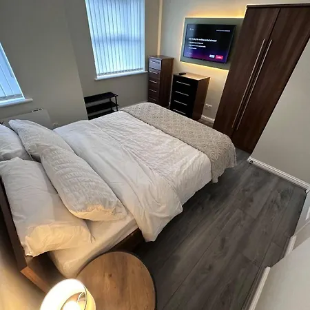 アパート 2br-sleeps4-freeparking-wifi-smarttvs マンチェスター