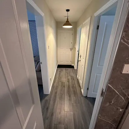 2br-sleeps4-freeparking-wifi-smarttvs アパート *
