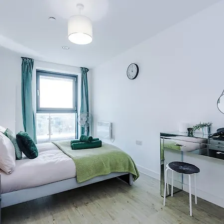Apartment Sleeps 6, Stunning 2bed With Dart Board & Amazing Views Manchester
