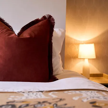 Relaxing With Basement Workspace & Golf Course View Holiday home Manchester