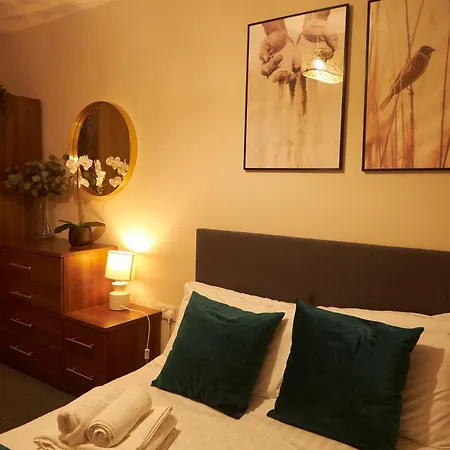 Deluxe And Cozy Two Bedroom With 1 Bathroom And Open Balcony 公寓