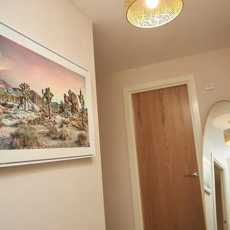 Deluxe And Cozy Two Bedroom With 1 Bathroom And Open Balcony Apartment *