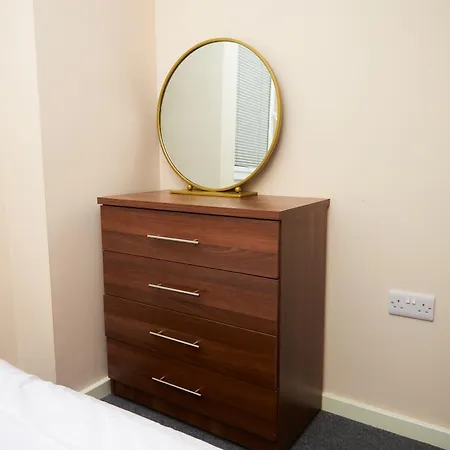 Apartment Deluxe And Cozy Two Bedroom With 1 Bathroom And Open Balcony