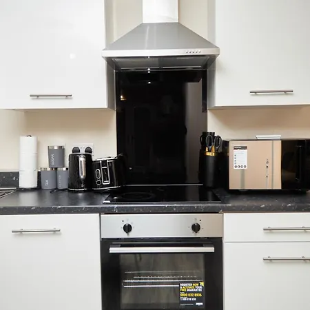 Deluxe And Cozy Two Bedroom With 1 Bathroom And Open Balcony Apartment Manchester