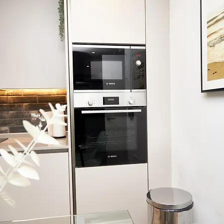 Lejlighed Luxury 2 Bedroom And Bathroom In With Balcony Manchester