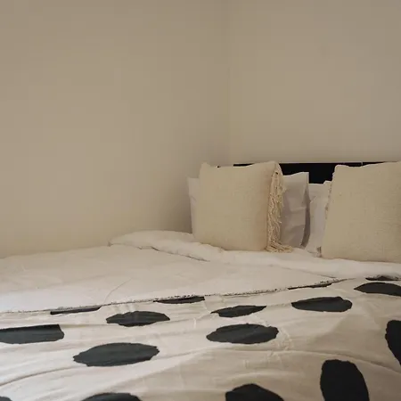 Holiday home Citycharmms- Entire Near Etihad Stadium