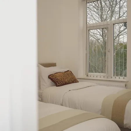 Citycharmms- Entire Near Etihad Stadium Holiday home