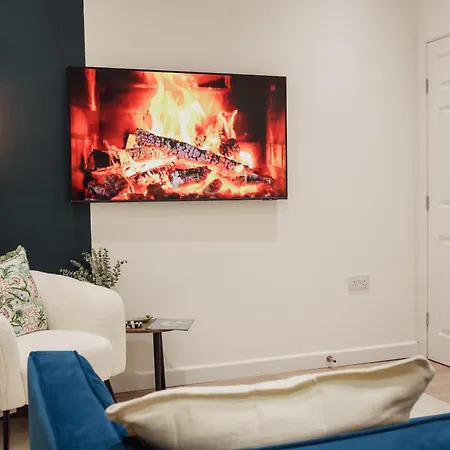 Holiday home Citycharmms- Entire Near Etihad Stadium *