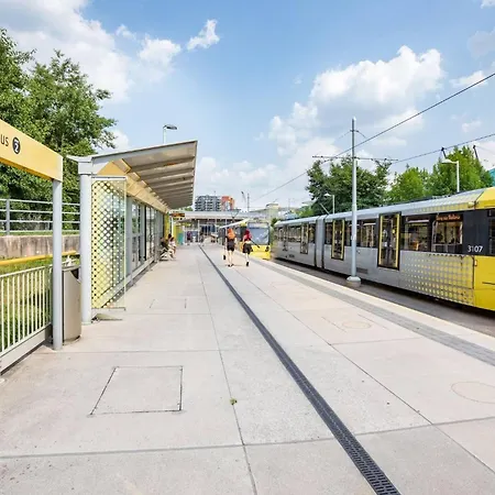 Modern Townhouse-free Parking-game Room-w-ifi Vakantiehuis *