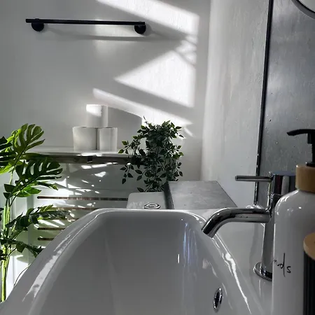 Vakantiehuis Modern Townhouse-free Parking-game Room-w-ifi *