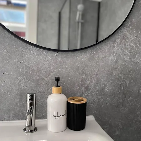 Modern Townhouse-free Parking-game Room-w-ifi *