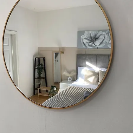 Modern Townhouse-free Parking-game Room-w-ifi * Manchester