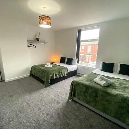 5 Bedroom Luxury Townhouse Near Centre, Sleep 16 Apartamento *