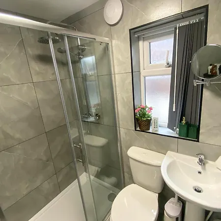 5 Bedroom Luxury Townhouse Near Centre, Sleep 16 曼彻斯特