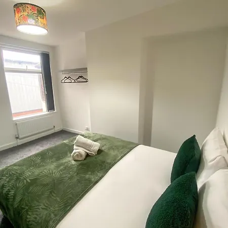 5 Bedroom Luxury Townhouse Near Centre, Sleep 16 Lejlighed