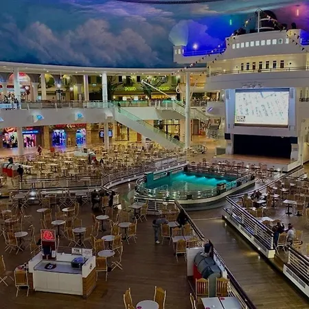 New Stylish Free Parking Sleeps 5 Or 6 Manchester