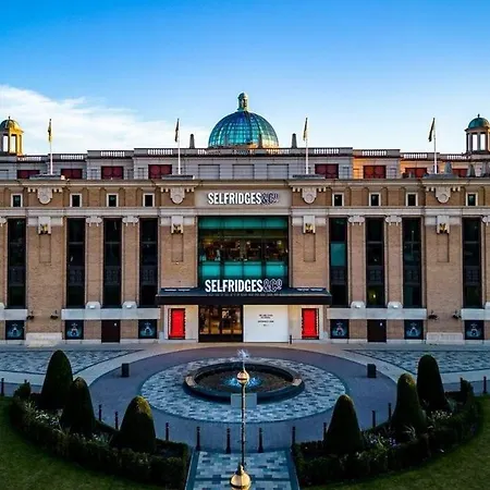 New Stylish Free Parking Sleeps 5 Or 6 Manchester