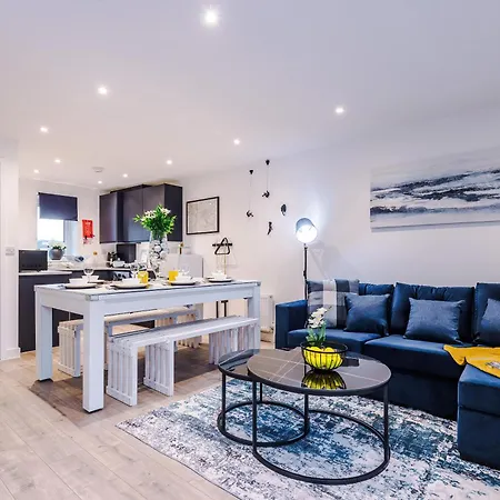 Lägenhet Stunning 3 Story Home, 3 X King Size Beds, Pool Table, Free Parking X2, Ping Pong Manchester