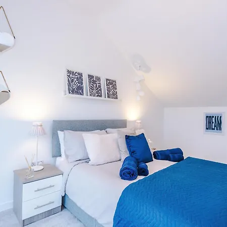 Stunning 3 Story Home, 3 X King Size Beds, Pool Table, Free Parking X2, Ping Pong Lägenhet *