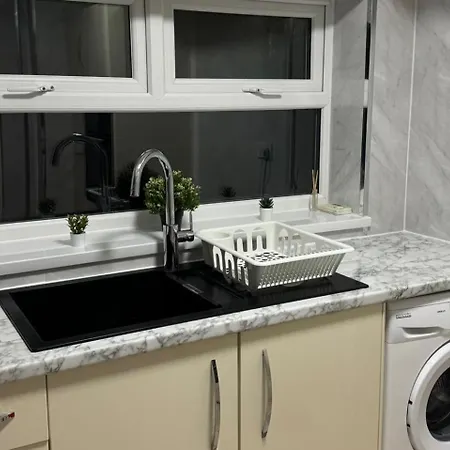 Oasis - Spacious 5 Bedroom House