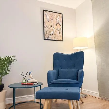 Semesterbostad New Near Etihad & Coop Live