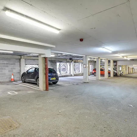 New Stylish Free Parking Sleeps 5 Or 6 Appartement *