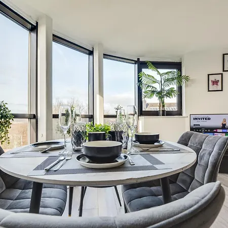 New Stylish Free Parking Sleeps 5 Or 6