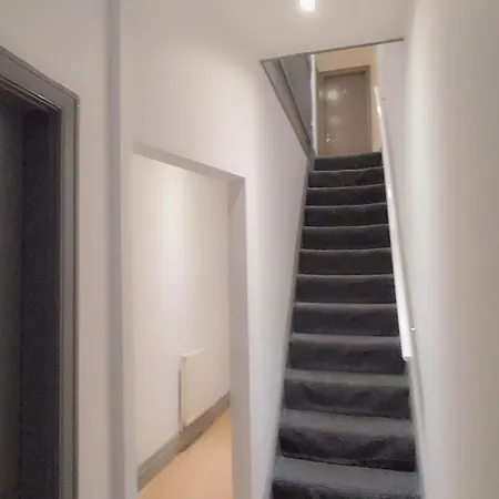 Double-bedroom In The Heart Of Eccles Bh2 Perfect For Short Guest house