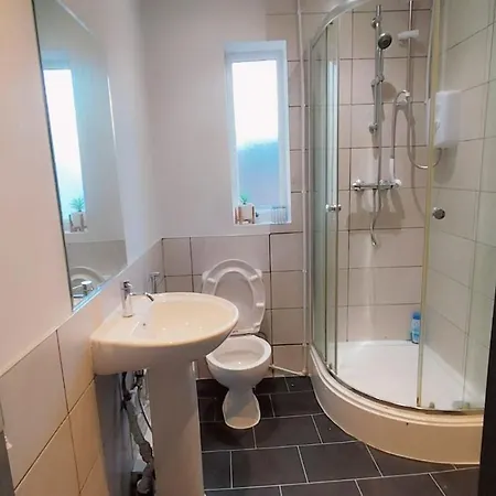 Double-bedroom In The Heart Of Eccles Bh1 Perfect For Short Pensjonat Manchester
