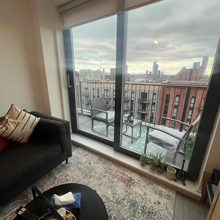 Stunning View 10th Floor 1 Bed With Large Balcony! -access To A Free Gym * Manchester