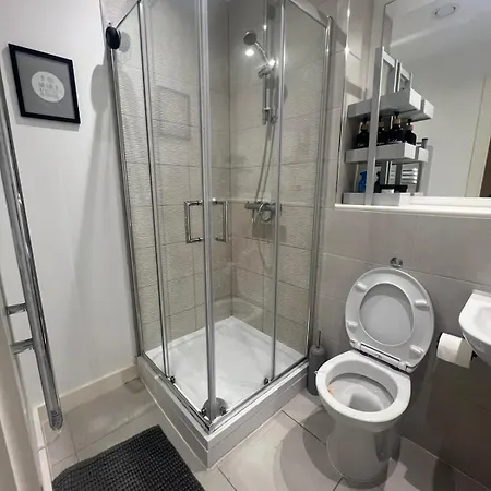 Stunning View 10th Floor 1 Bed With Large Balcony! -access To A Free Gym Lejlighed
