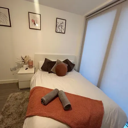 Stunning View 10th Floor 1 Bed With Large Balcony! -access To A Free Gym Lejlighed *