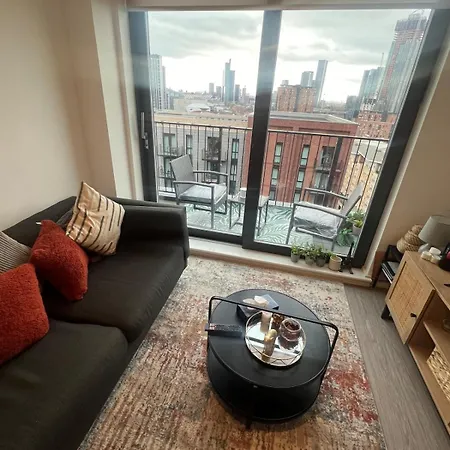 Stunning View 10th Floor 1 Bed With Large Balcony! -access To A Free Gym *