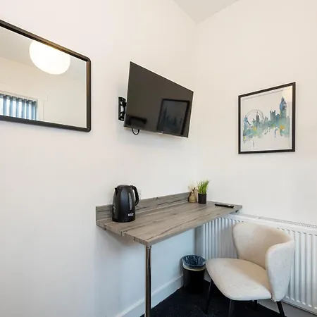 Private Ensuite With Kitchen Access By Irwell