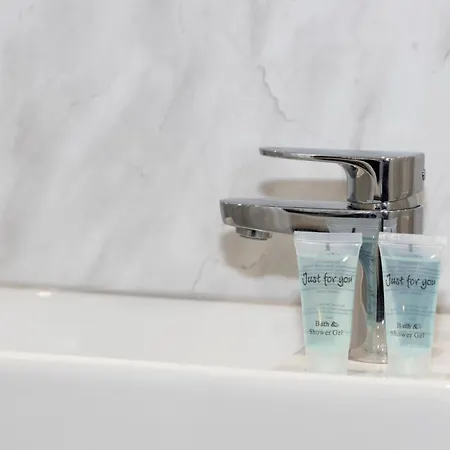 Private Ensuite With Kitchen Access By Irwell * 맨체스터