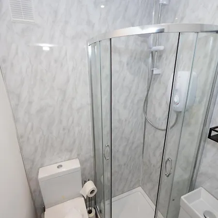 Private Ensuite With Kitchen Access By Irwell *