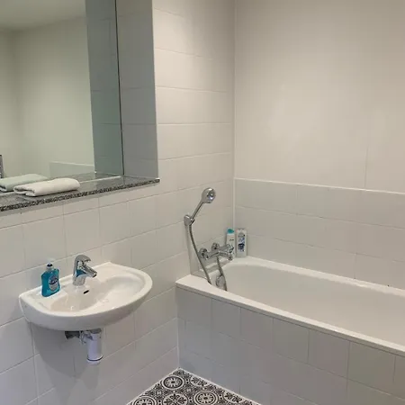 Spacious Penthouse With Parking * Manchester