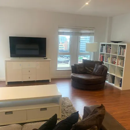 Spacious Penthouse With Parking Apartment