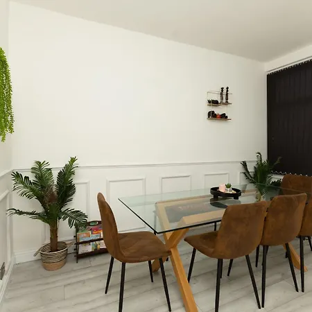 Holiday home Charming Victorian Retreat 4br House In Manchester