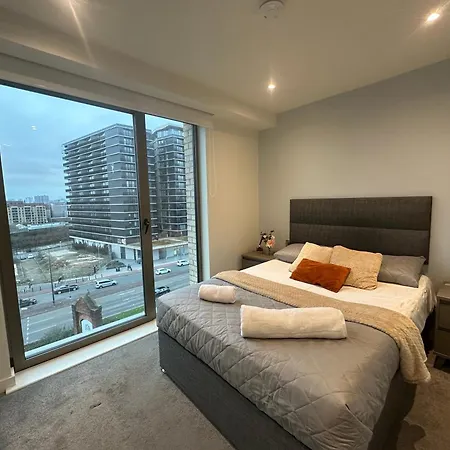 Away Luxury Two Bedroom Shared With En-suite And A Private Bathroom Alloggio in famiglia *