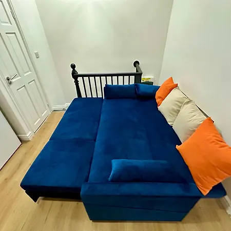 Апартаменты Stylish Old Trafford 2br Apartment, Free Parking, Near Stadium & Centre *