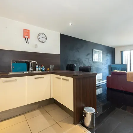 Stylish With Balcony & Views * Манчестер