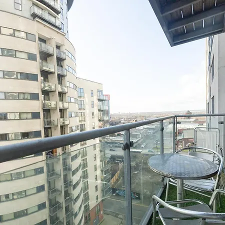 Stylish With Balcony & Views Апартаменты Манчестер